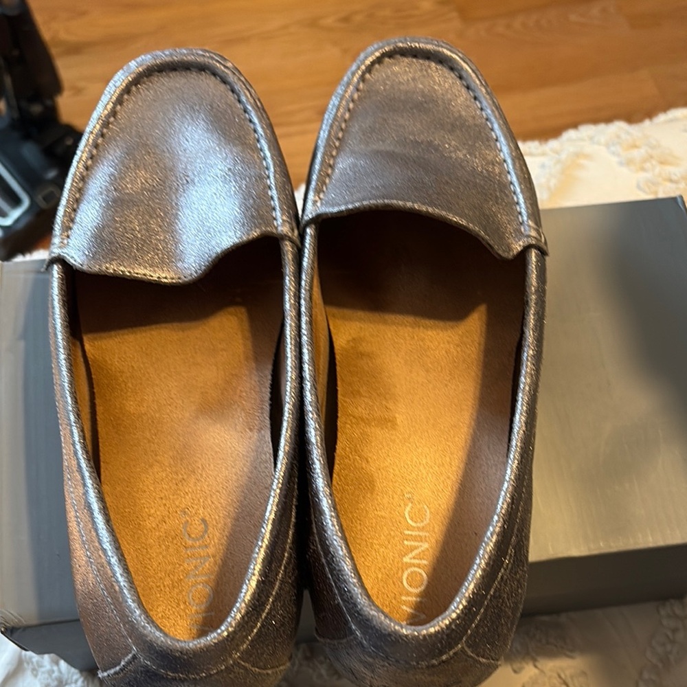 Vionic Women’s Metallic Loafers